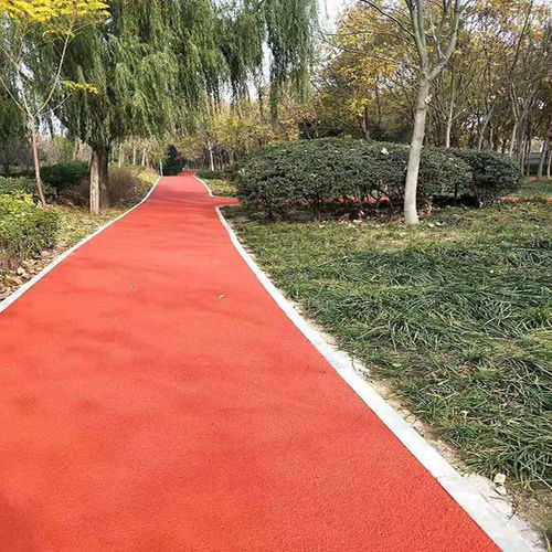 塑膠跑道造價解析 不同類型及預(yù)制型卷材價格對比